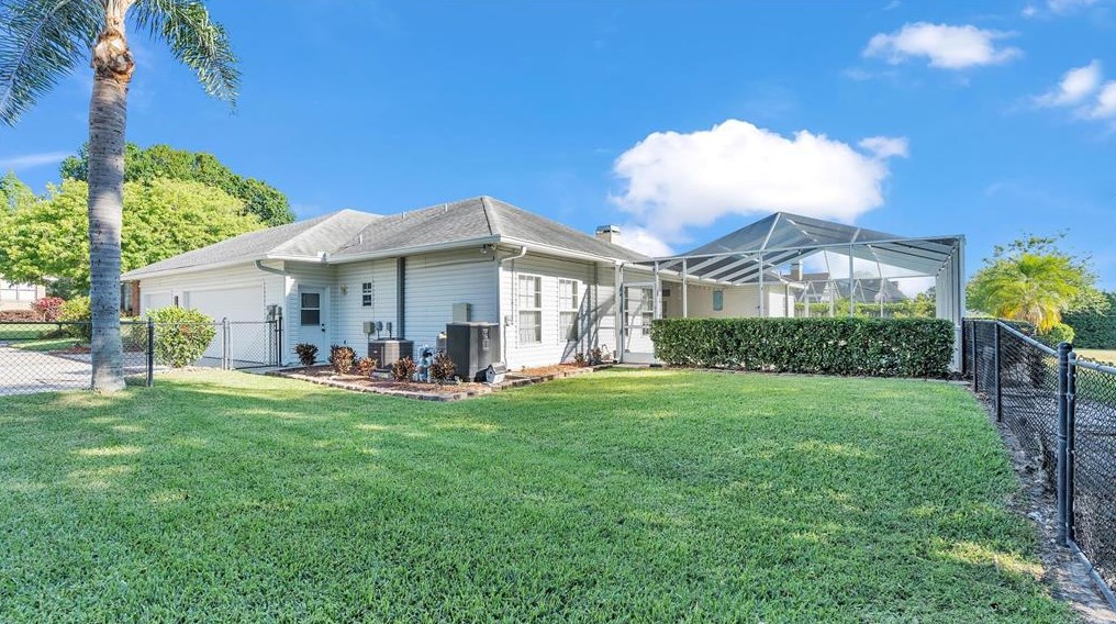 5818 Coveview Dr, Lakeland FL  33813-4811 exterior