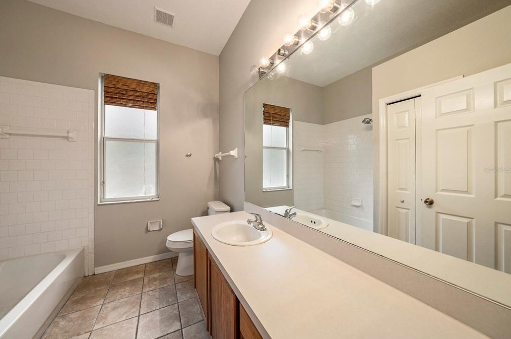 10012 Kingshyre Way, Tampa FL 33647-2875 exterior