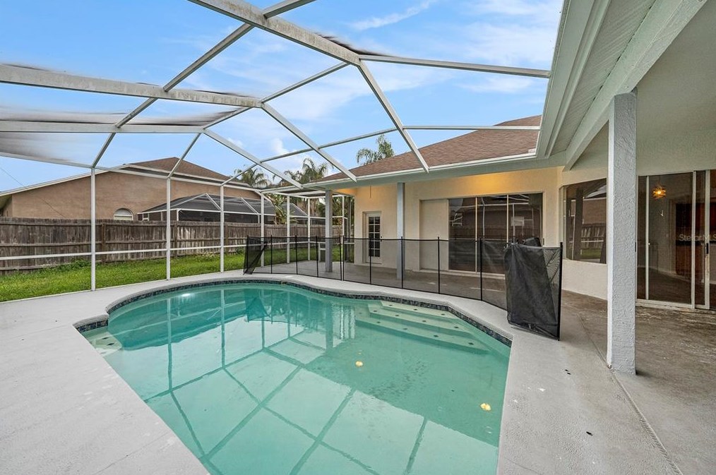 10012 Kingshyre Way, Tampa FL 33647-2875 exterior