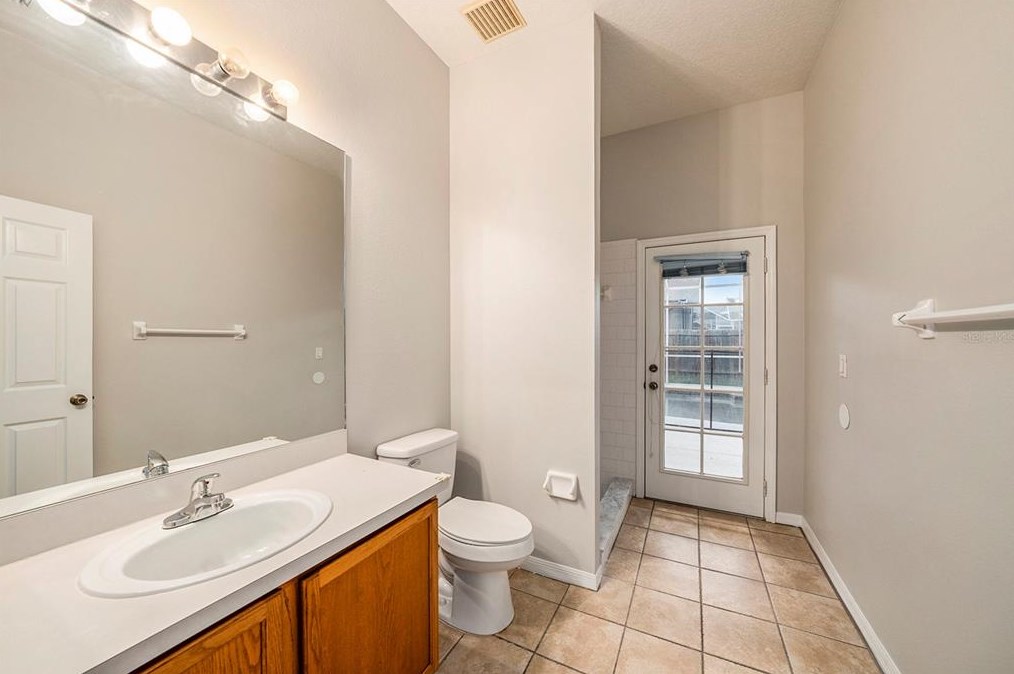 10012 Kingshyre Way, Tampa FL 33647-2875 exterior