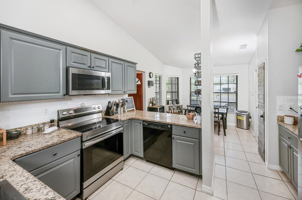 1313 Covey Cir, Lakeland FL 33809-4698 exterior