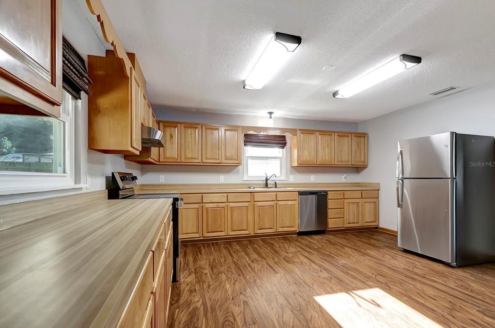 37036 Janet Cir, Dade City FL  33525-5920 exterior