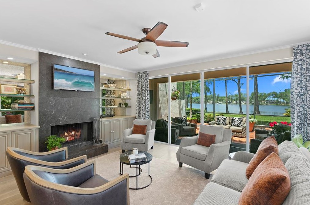 3133 Lk Ellen Dr, Tampa FL 33618-3600 exterior