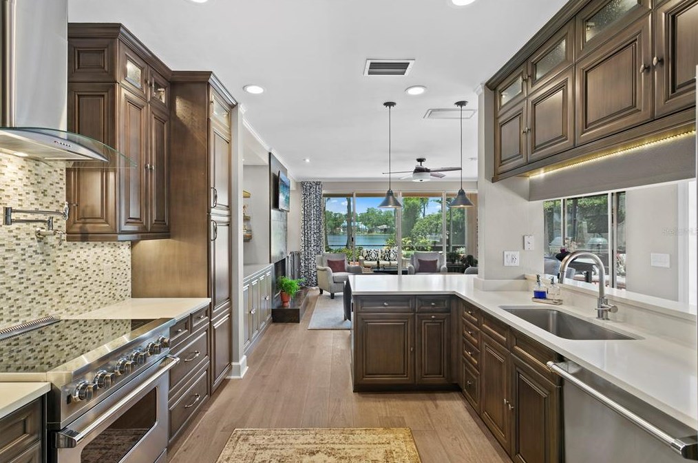 3133 Lk Ellen Dr, Tampa FL 33618-3600 exterior