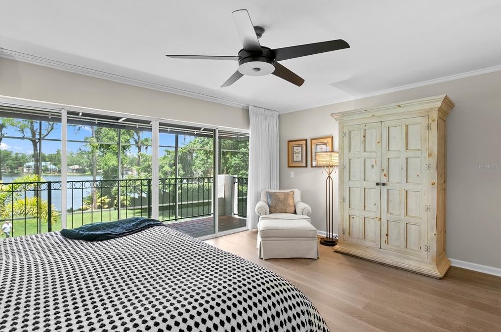 3133 Lk Ellen Dr, Tampa FL 33618-3600 exterior