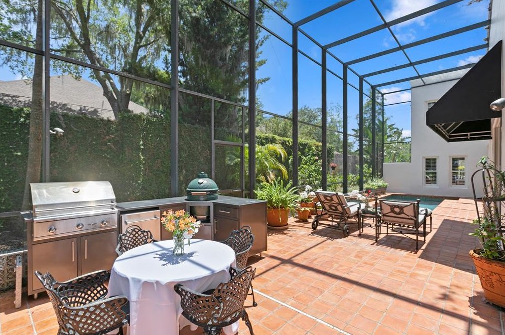 3133 Lk Ellen Dr, Tampa FL 33618-3600 exterior