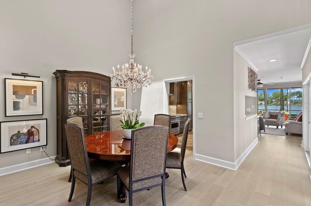 3133 Lk Ellen Dr, Tampa FL 33618-3600 exterior