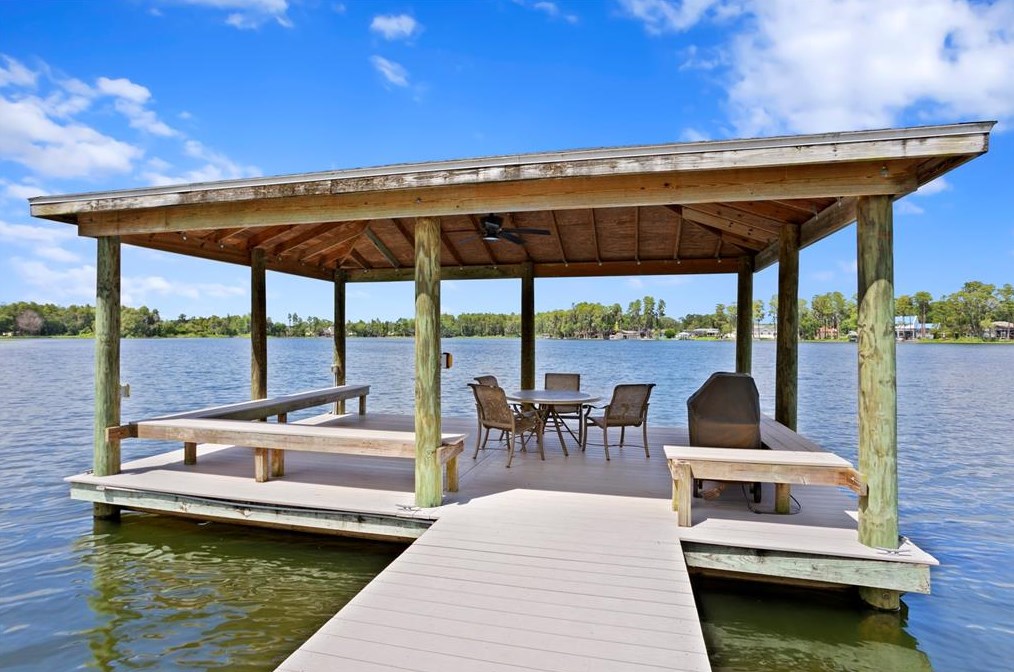 3133 Lk Ellen Dr, Tampa FL 33618-3600 exterior