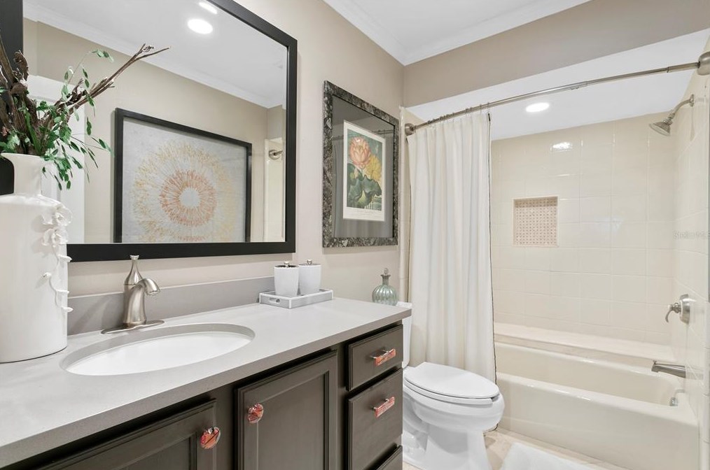 3133 Lk Ellen Dr, Tampa FL 33618-3600 exterior