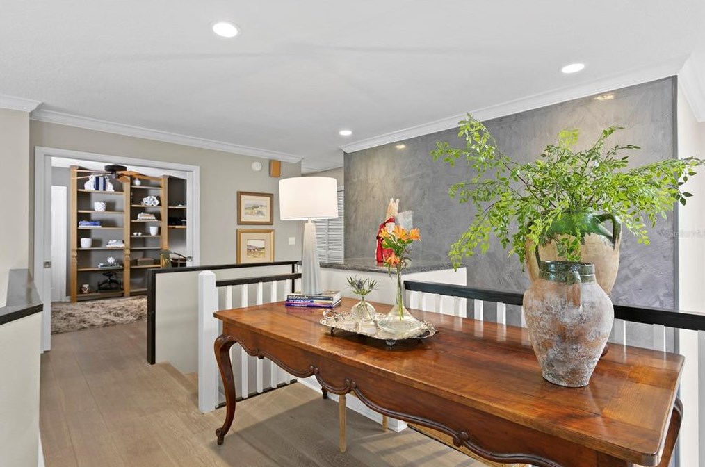 3133 Lk Ellen Dr, Tampa FL 33618-3600 exterior