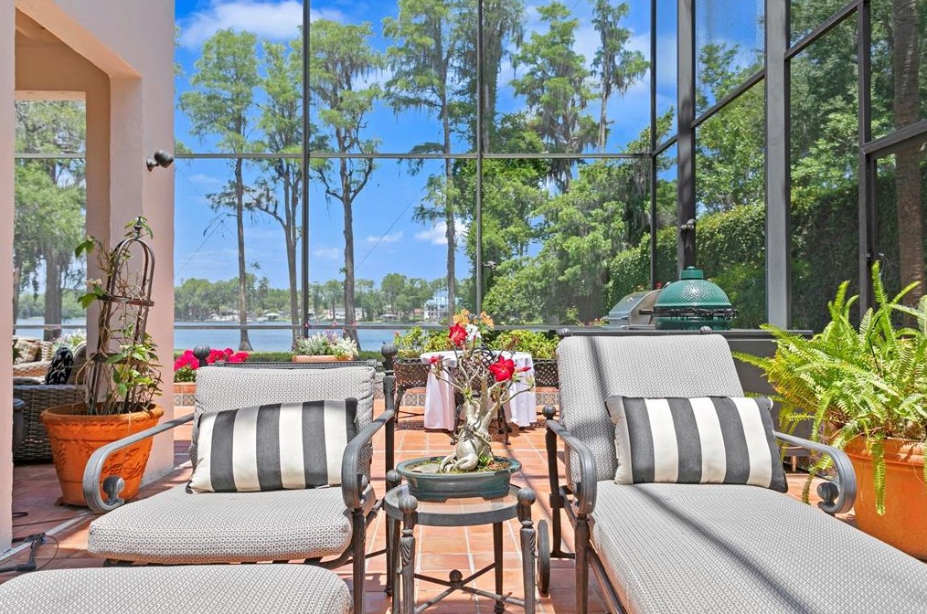 3133 Lk Ellen Dr, Tampa FL 33618-3600 exterior