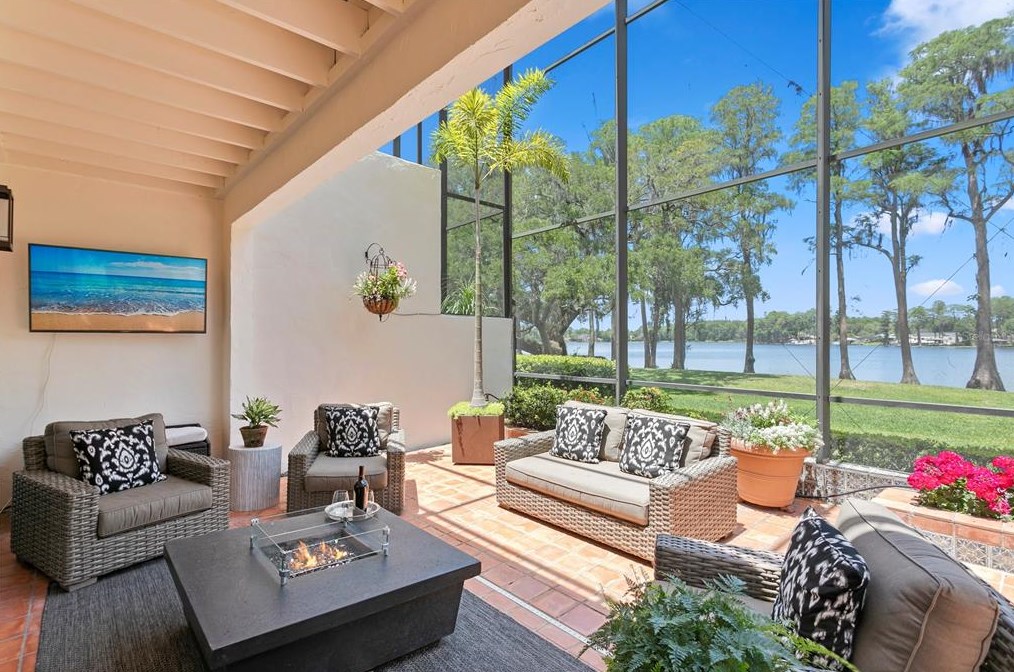 3133 Lk Ellen Dr, Tampa FL 33618-3600 exterior