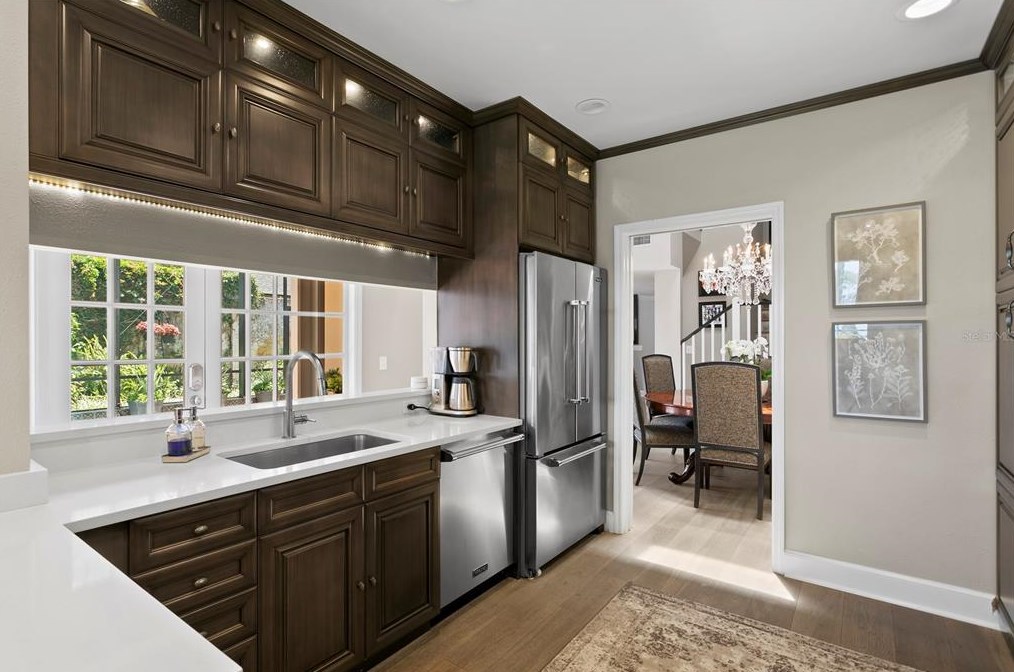 3133 Lk Ellen Dr, Tampa FL 33618-3600 exterior