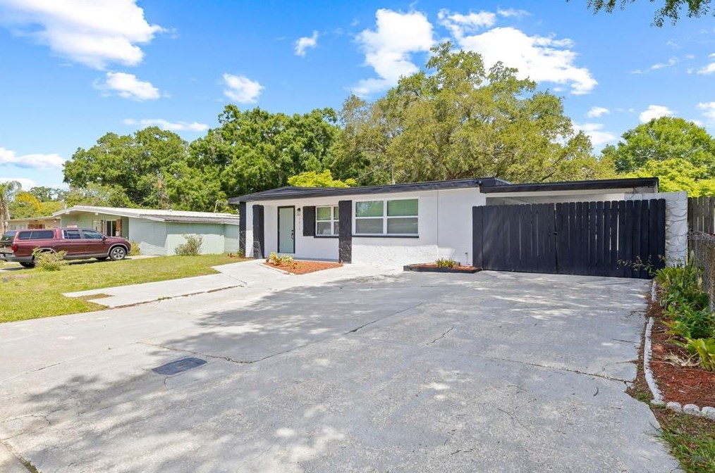 2016 Robson St, Tampa FL  33610-1072 exterior