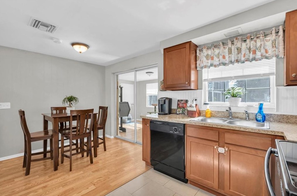 2446 Chancery Dr, Tarpon Springs FL  34690-3917 exterior