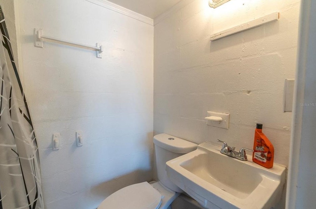 2446 Chancery Dr, Tarpon Springs FL  34690-3917 exterior