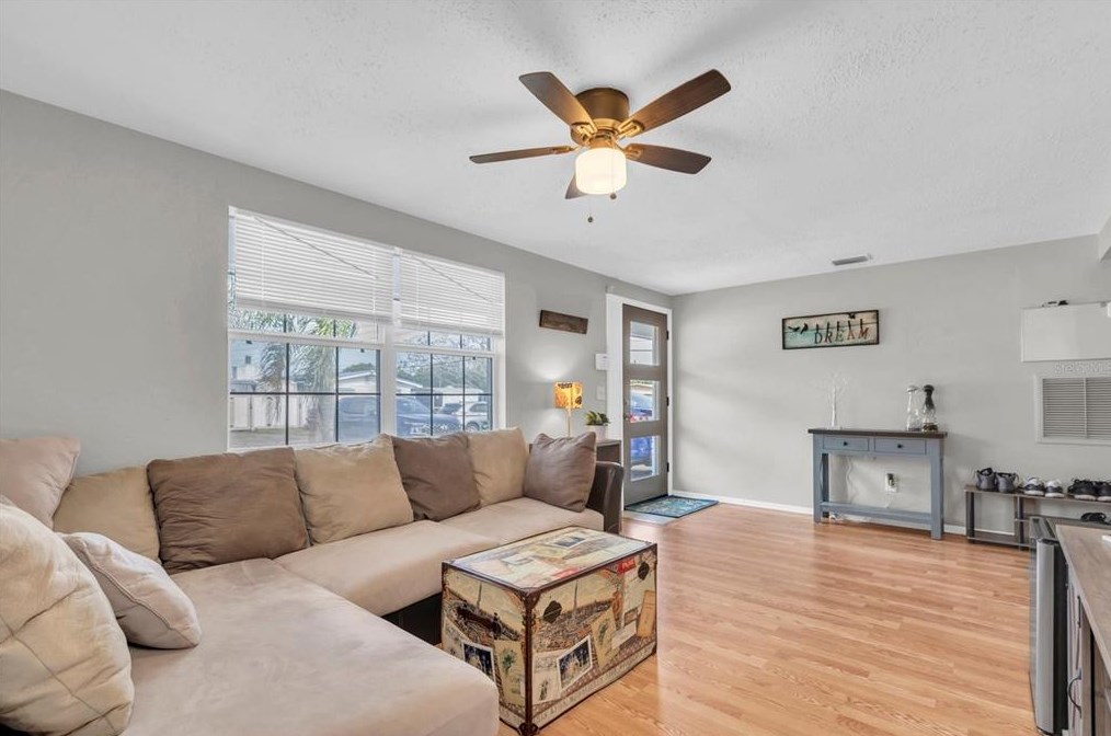 2446 Chancery Dr, Tarpon Springs FL  34690-3917 exterior