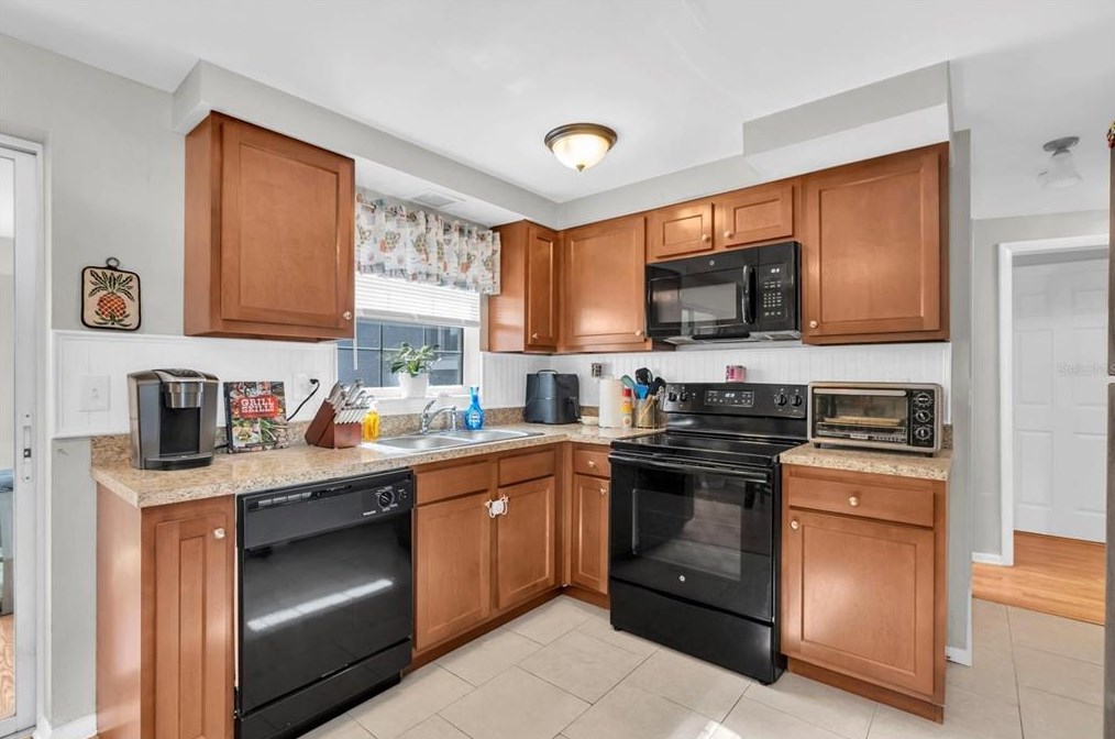 2446 Chancery Dr, Tarpon Springs FL  34690-3917 exterior