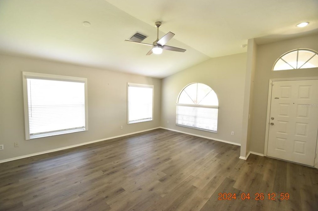 703 Valencia Woods Ct, Seffner FL  33584-8405 exterior