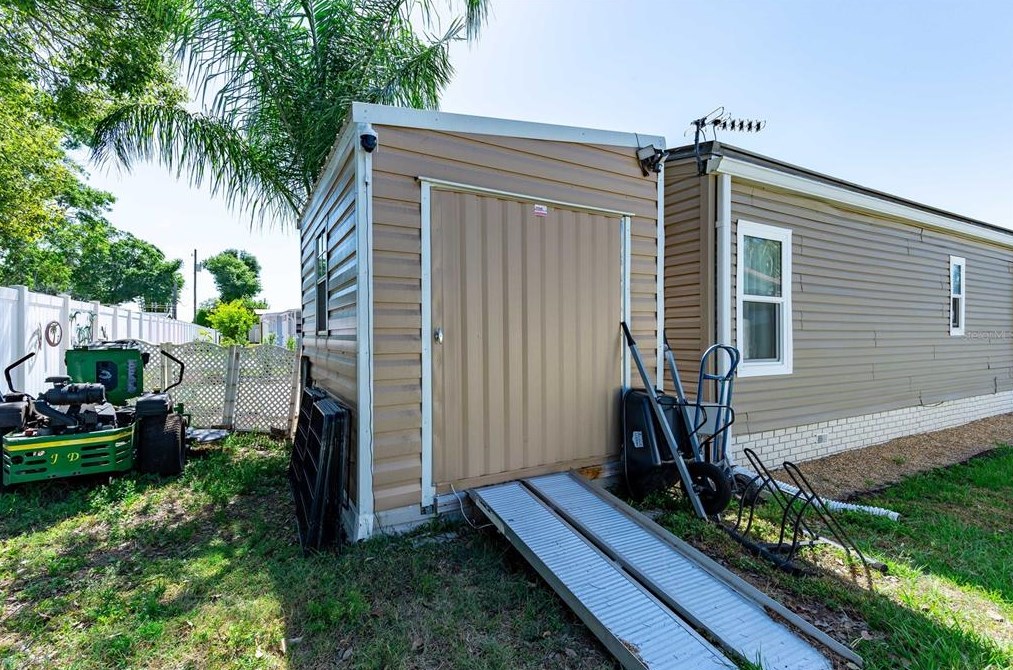 36341 Bonney Dr, Zephyrhills FL 33541-0784 exterior