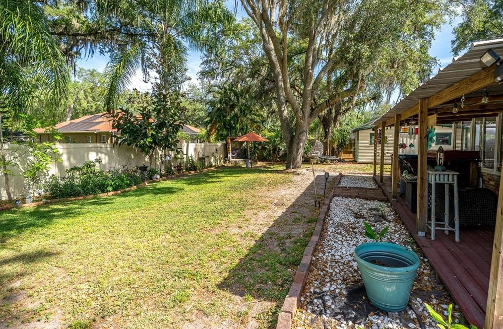 516 Emberwood Dr, Brandon FL  33511-7960 exterior