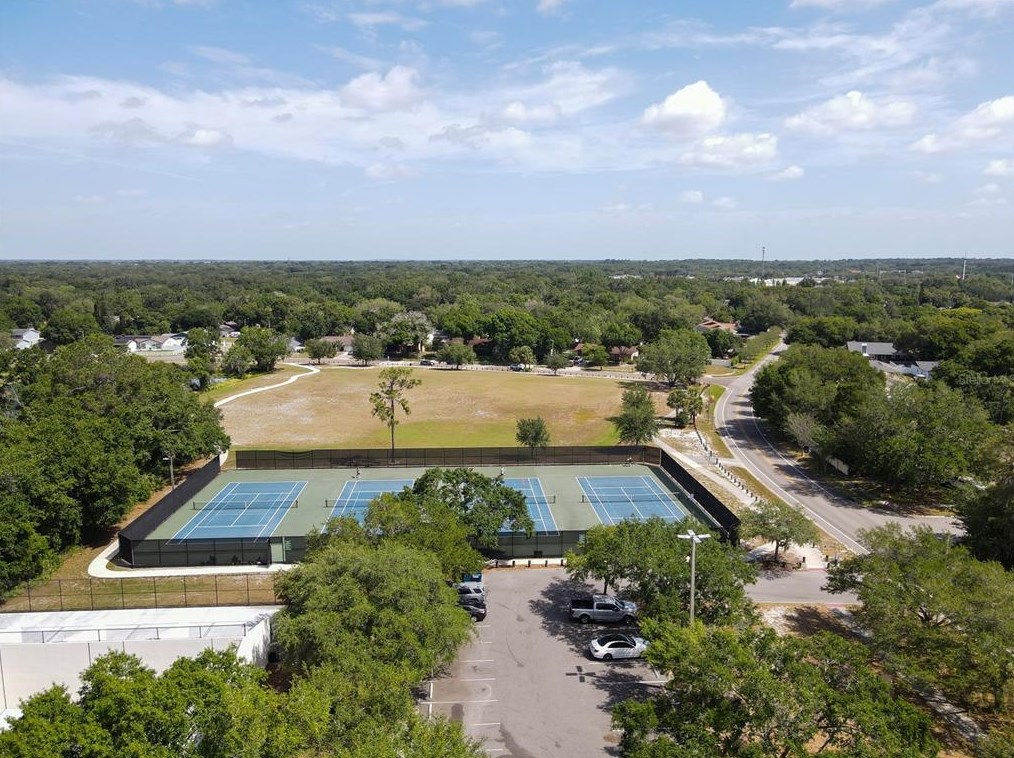 516 Emberwood Dr, Brandon FL  33511-7960 exterior
