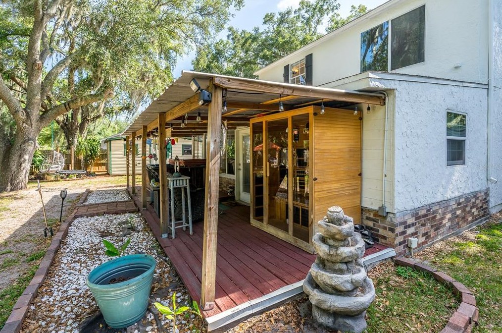 516 Emberwood Dr, Brandon FL  33511-7960 exterior