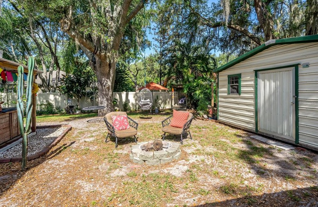 516 Emberwood Dr, Brandon FL  33511-7960 exterior