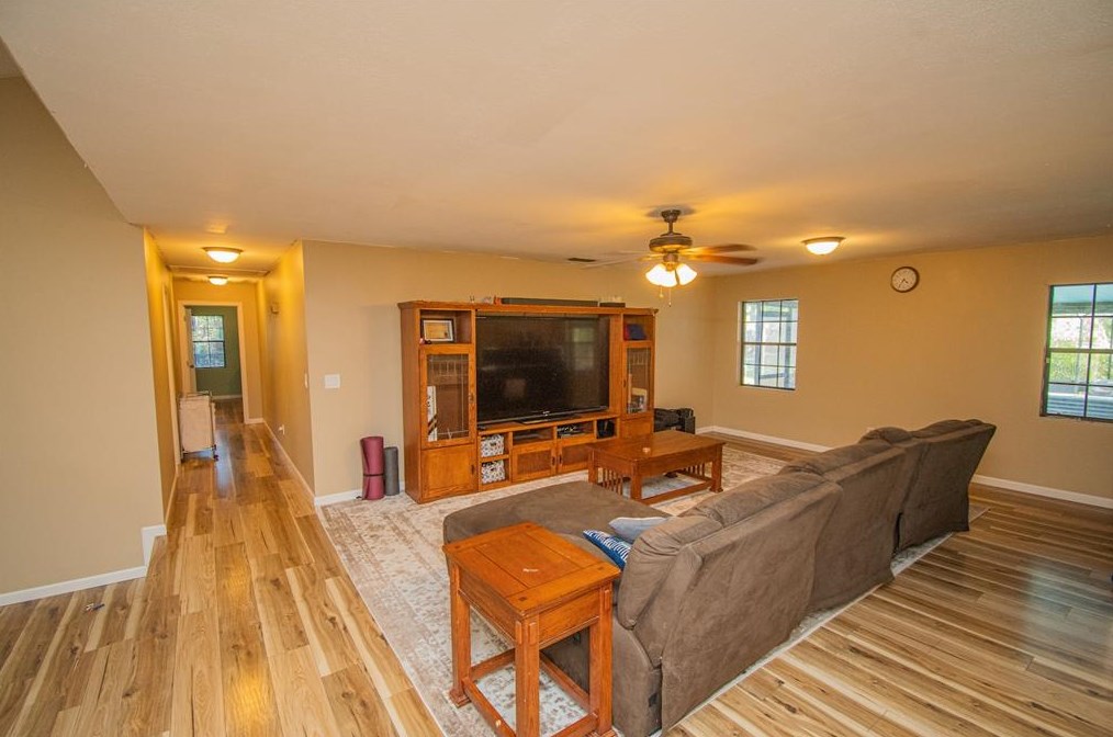 4805 Bugg Rd, Plant City FL  33567-2548 exterior