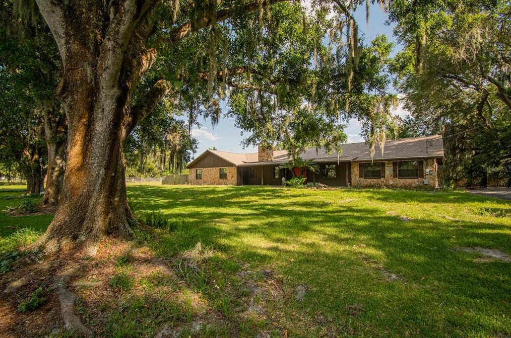 4805 Bugg Rd, Plant City FL  33567-2547 exterior