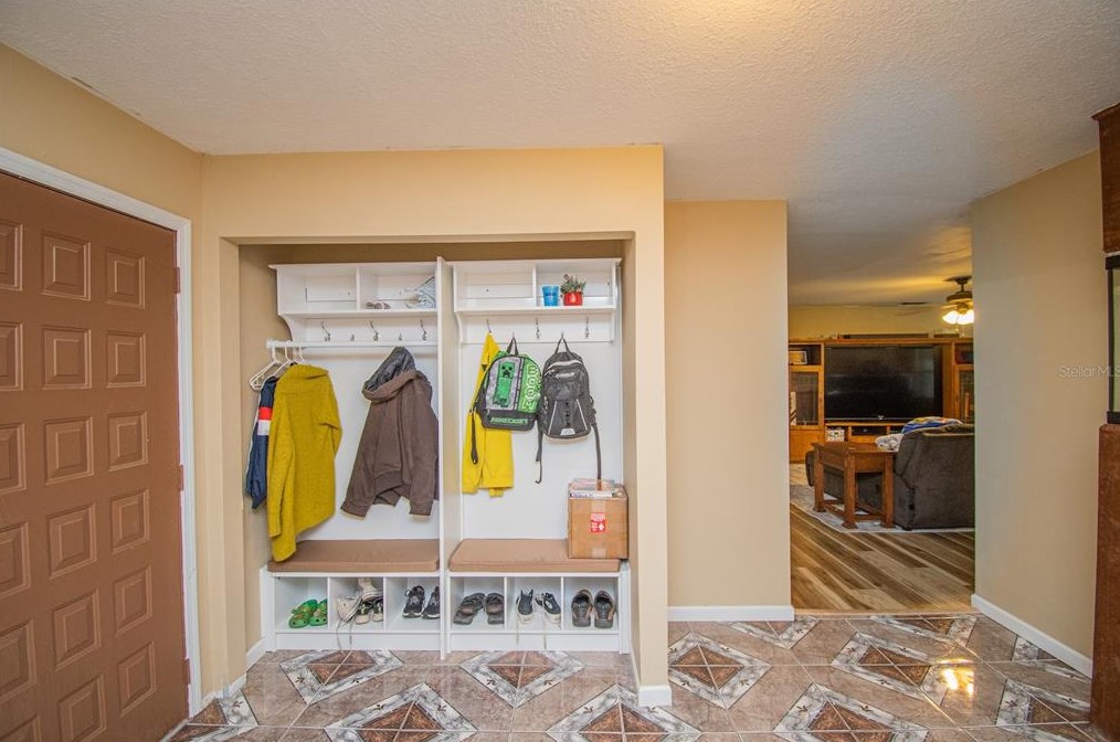 4805 Bugg Rd, Plant City FL  33567-2548 exterior