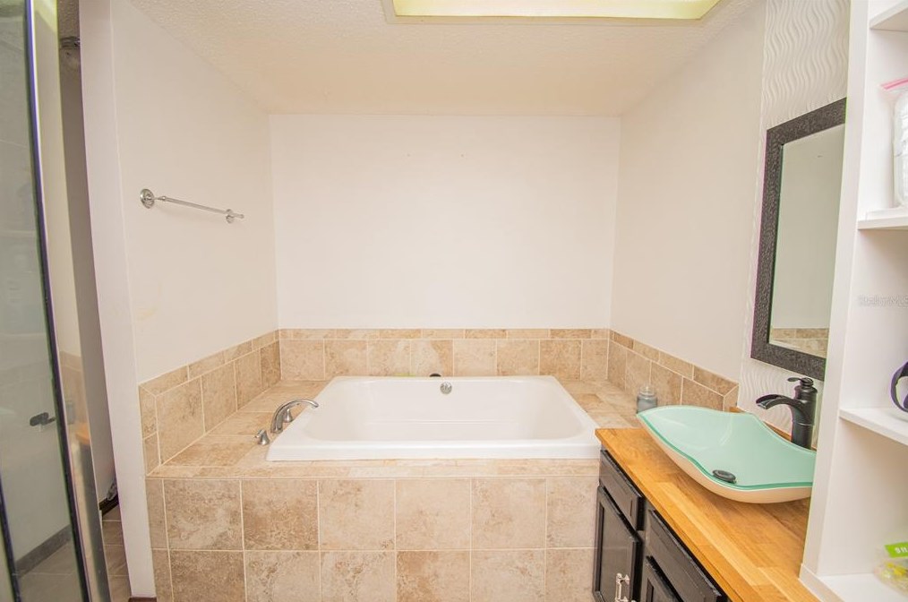 4805 Bugg Rd, Plant City FL  33567-2548 exterior