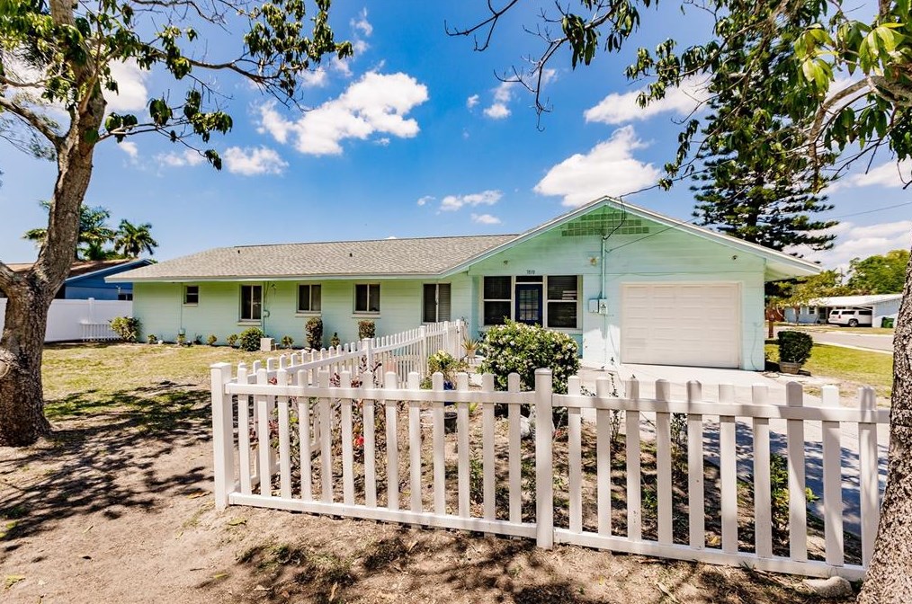 1838 1st Ave, Bradenton FL  34208-1404 exterior