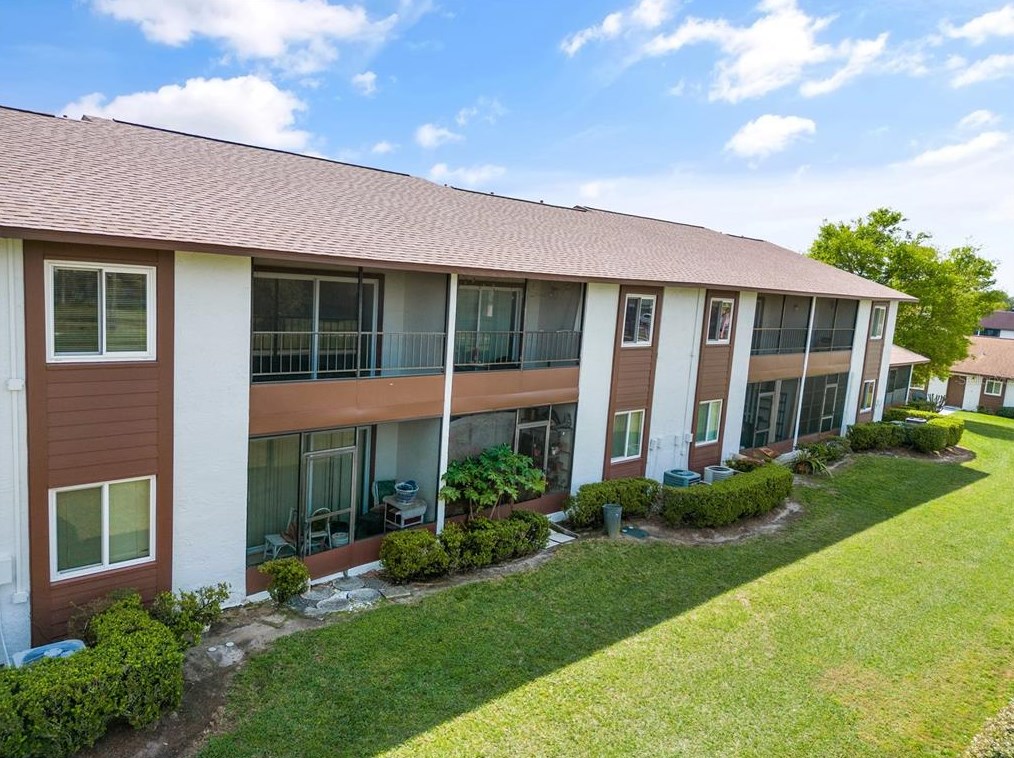 39132 County Road 54, Zephyrhills FL  33542-1123 exterior