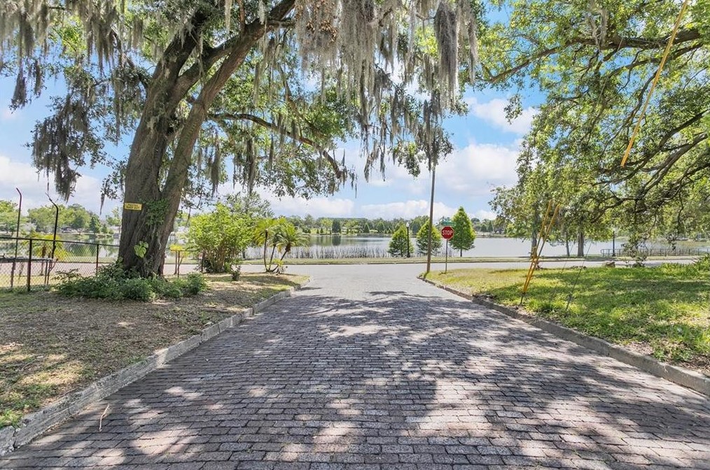 1027 Lime St, Lakeland FL  33815-4351 exterior