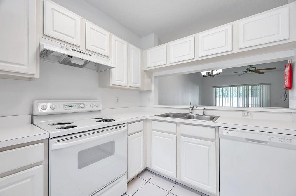 30233 Lacledes Ln, Zephyrhills FL  33543-7655 exterior