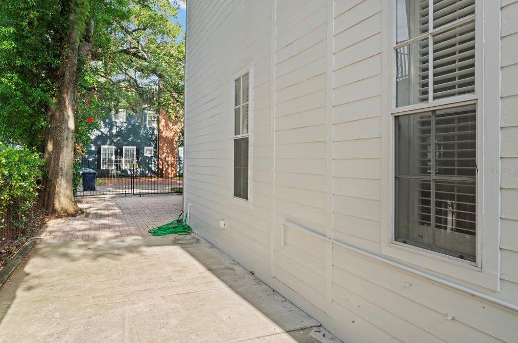 1102 Moody Ave, Tampa FL  33629-4725 exterior