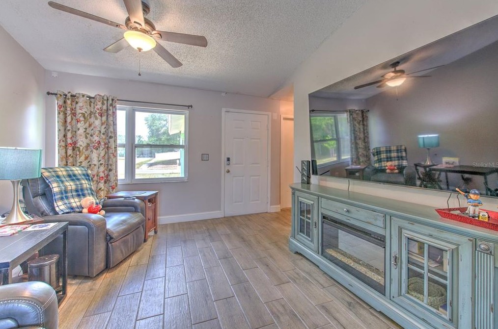 731 Climate Dr, Brandon FL 33511-6215 exterior