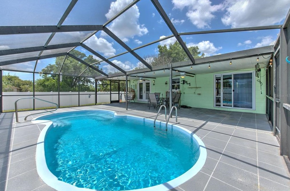 731 Climate Dr, Brandon FL 33511-6215 exterior