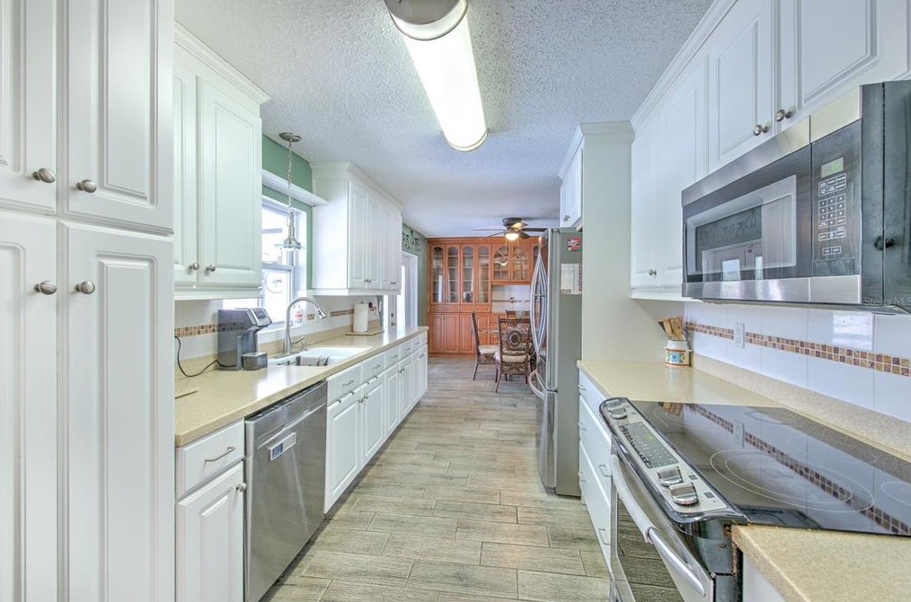 731 Climate Dr, Brandon FL 33511-6215 exterior