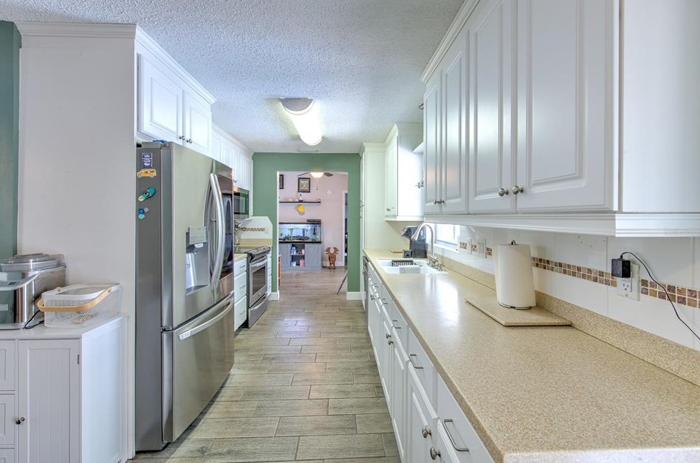 731 Climate Dr, Brandon FL 33511-6215 exterior