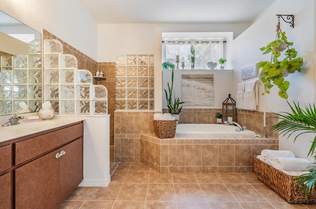 12228 Woodlands Cir, Dade City FL  33525-8287 exterior