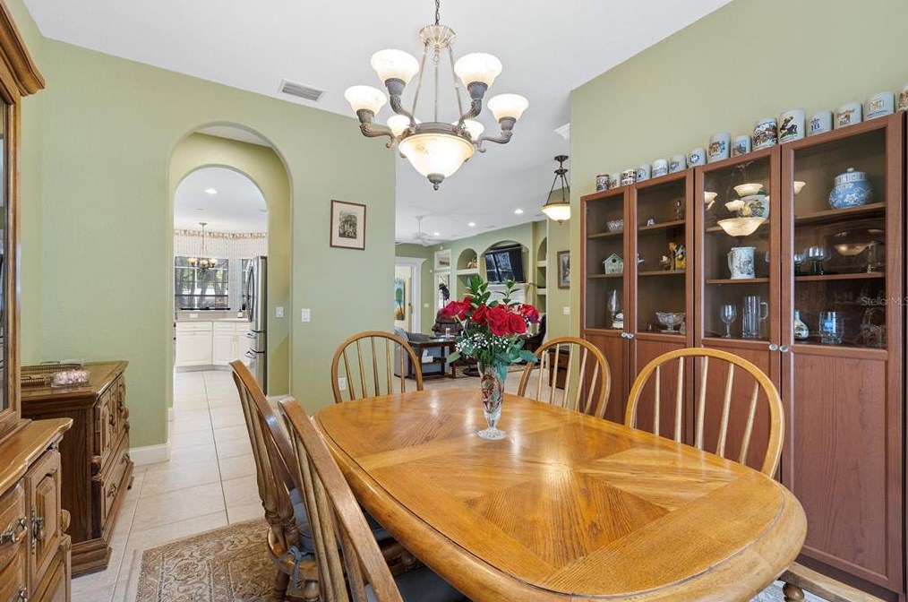 6207 Forestwood Dr, Lakeland FL 33811-2401 exterior