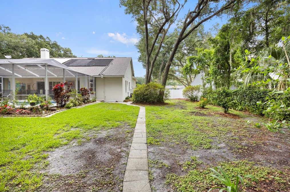 6207 Forestwood Dr, Lakeland FL 33811-2401 exterior