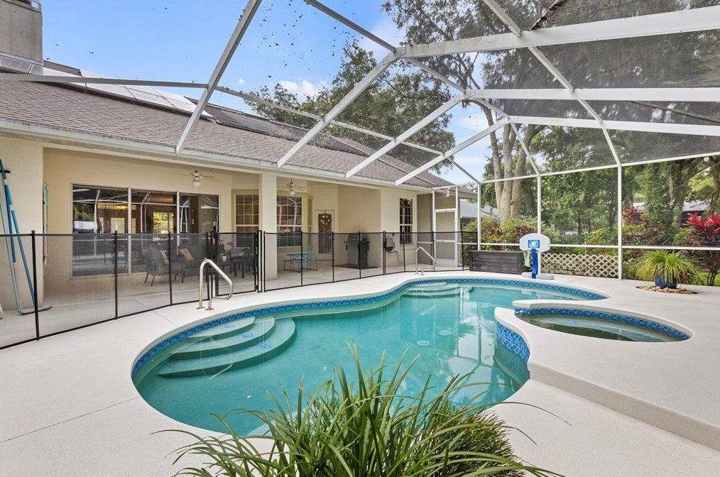 6207 Forestwood Dr, Lakeland FL 33811-2401 exterior