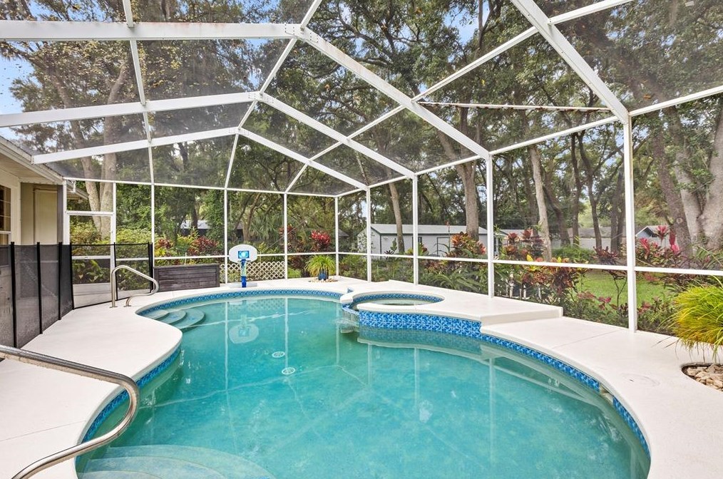 6207 Forestwood Dr, Lakeland FL 33811-2401 exterior