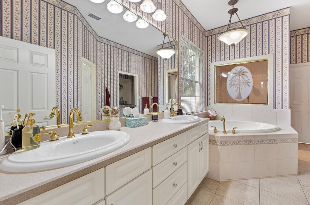 6207 Forestwood Dr, Lakeland FL 33811-2401 exterior