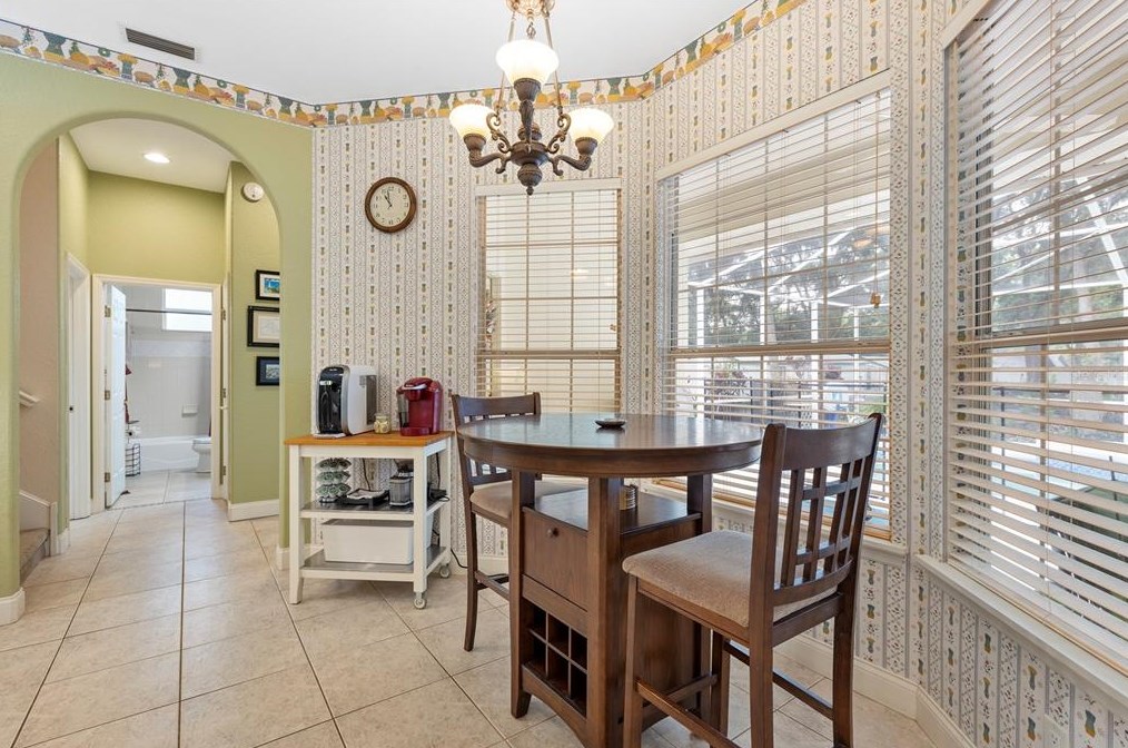 6207 Forestwood Dr, Lakeland FL 33811-2401 exterior