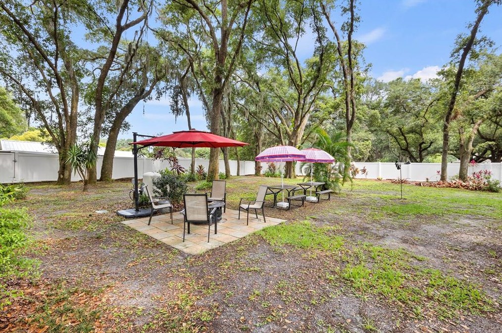 6207 Forestwood Dr, Lakeland FL 33811-2401 exterior