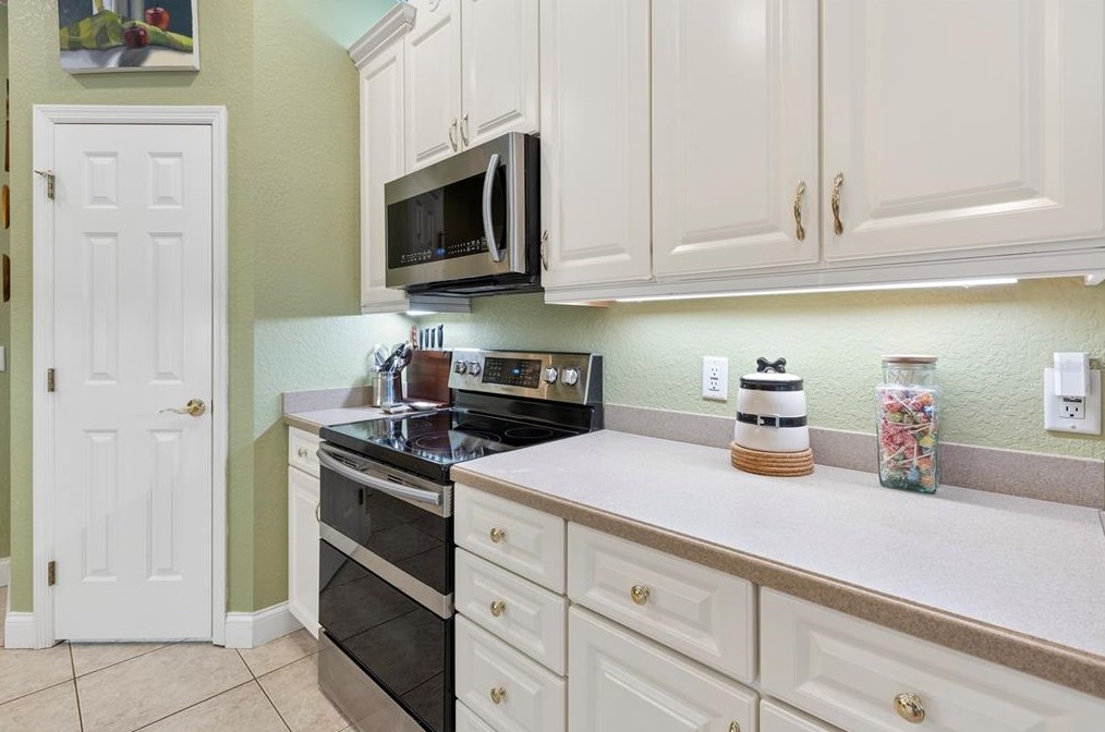 6207 Forestwood Dr, Lakeland FL 33811-2401 exterior